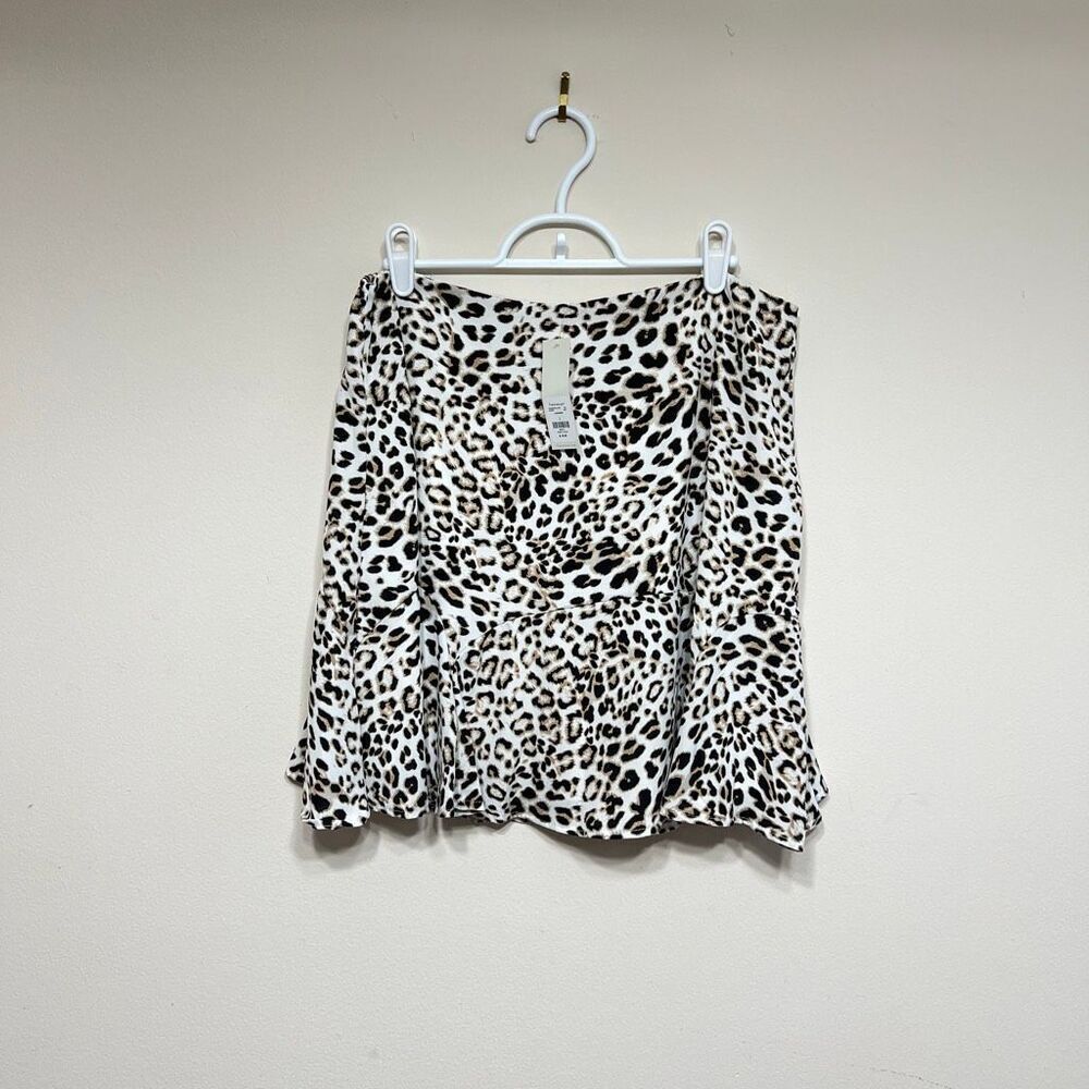 Francesca’s Mi Ami Leopard Print Mini Skirt Large NEW